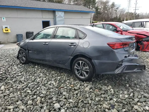 3KPF24ADXRE739488 2024 KIA FORTE - Image 2