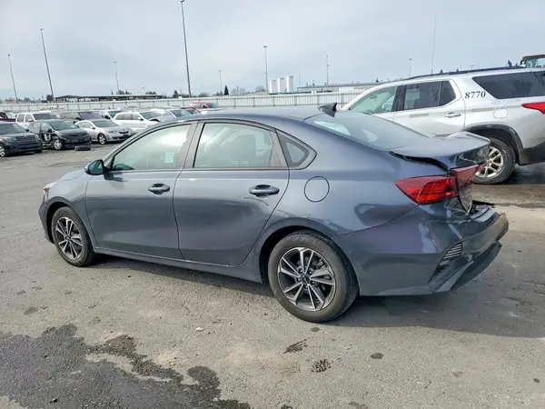 3KPF24ADXRE740172 2024 KIA FORTE - Image 2