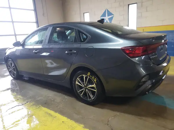 3KPF24ADXRE740592 2024 KIA FORTE - Image 2