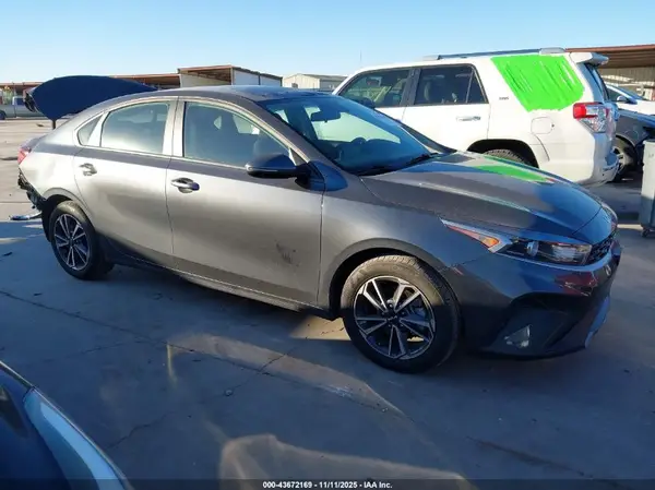 3KPF24ADXRE740799 2024 KIA FORTE - Image 1