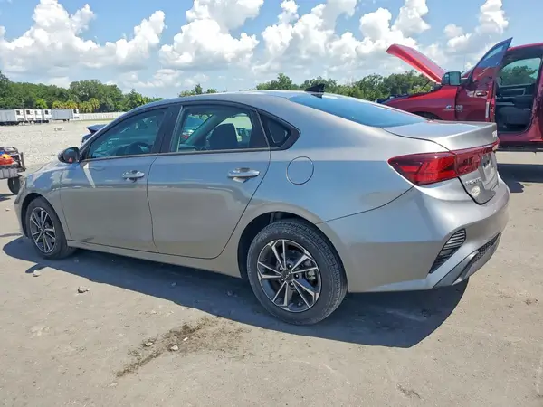 3KPF24ADXRE742892 2024 KIA FORTE - Image 2