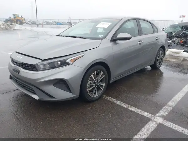 3KPF24ADXRE750362 2024 KIA FORTE - Image 2