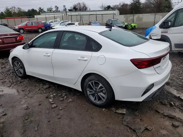 3KPF24ADXRE752418 2024 KIA FORTE - Image 2