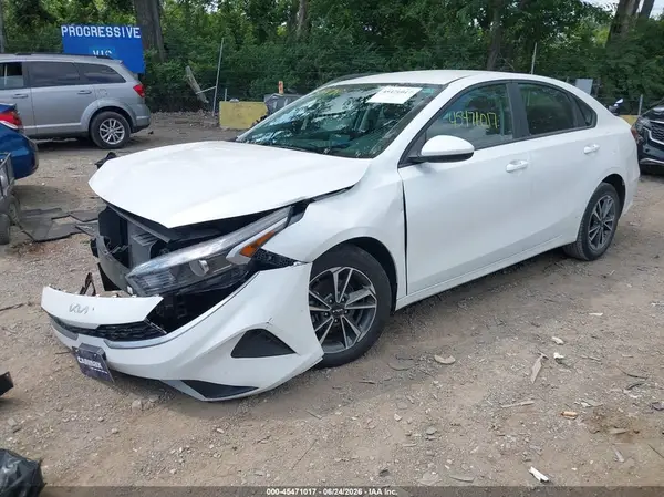 3KPF24ADXRE753889 2024 KIA FORTE - Image 2