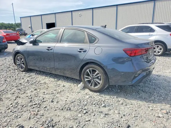 3KPF24ADXRE757392 2024 KIA FORTE - Image 2