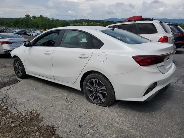 3KPF24ADXRE757943 2024 KIA FORTE - Image 2