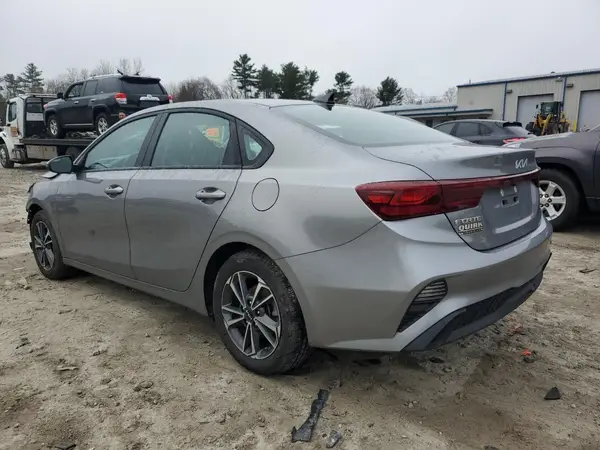 3KPF24ADXRE760194 2024 KIA FORTE - Image 2