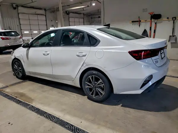 3KPF24ADXRE761085 2024 KIA FORTE - Image 2
