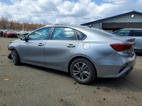 3KPF24ADXRE761331 2024 KIA FORTE - Image 2
