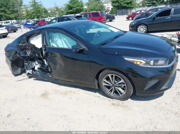 3KPF24ADXRE762947 2024 KIA FORTE - Image 1
