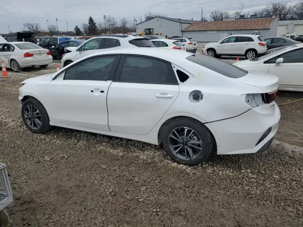 3KPF24ADXRE766237 2024 KIA FORTE - Image 2