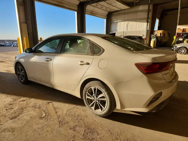 3KPF24ADXRE766240 2024 KIA FORTE - Image 2