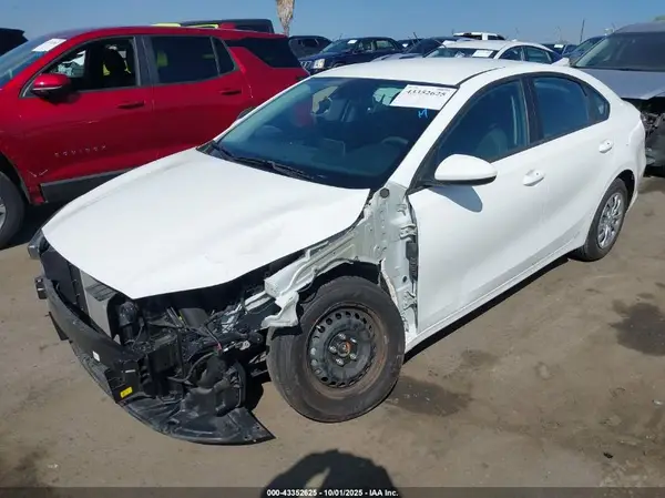 3KPF24ADXRE767422 2024 KIA FORTE - Image 2