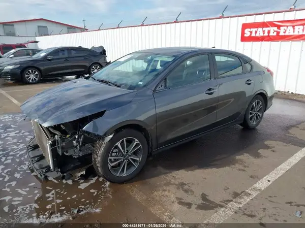3KPF24ADXRE769087 2024 KIA FORTE - Image 2