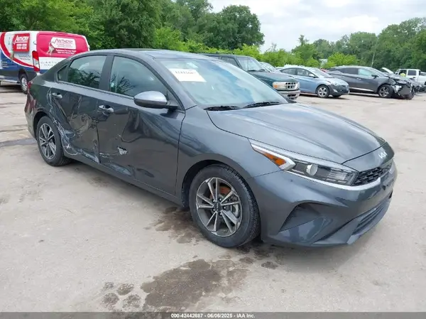 3KPF24ADXRE770496 2024 KIA FORTE - Image 1