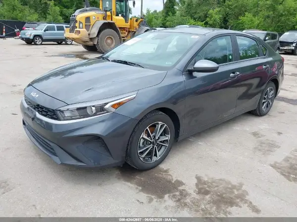 3KPF24ADXRE770496 2024 KIA FORTE - Image 2