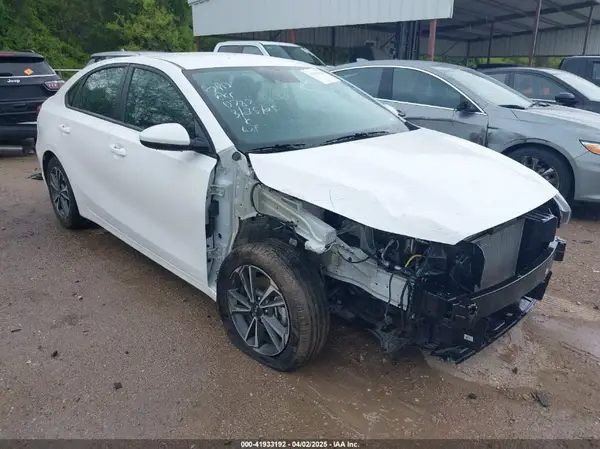 3KPF24ADXRE770837 2024 KIA FORTE - Image 1