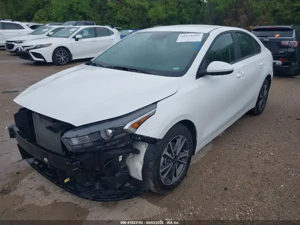 3KPF24ADXRE770837 2024 KIA FORTE - Image 2