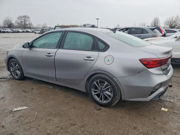3KPF24ADXRE772121 2024 KIA FORTE - Image 2