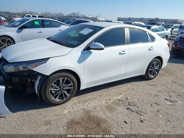 3KPF24ADXRE772183 2024 KIA FORTE - Image 2