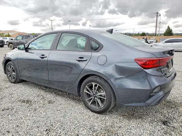3KPF24ADXRE773138 2024 KIA FORTE - Image 2