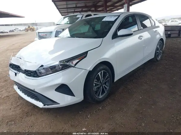3KPF24ADXRE773219 2024 KIA FORTE - Image 2