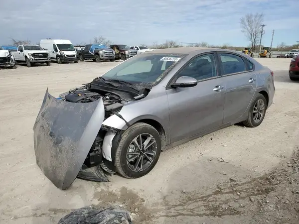 3KPF24ADXRE778324 2024 KIA FORTE - Image 1