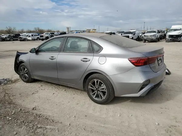 3KPF24ADXRE778324 2024 KIA FORTE - Image 2