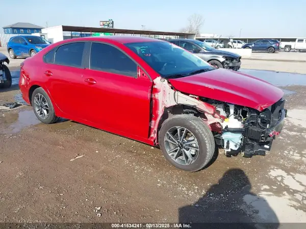 3KPF24ADXRE779473 2024 KIA FORTE - Image 1