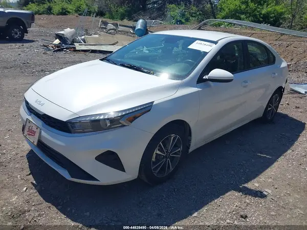 3KPF24ADXRE781191 2024 KIA FORTE - Image 2