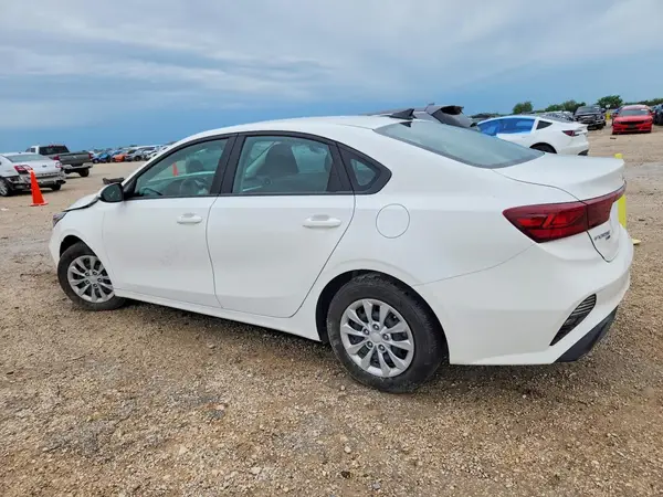 3KPF24ADXRE782051 2024 KIA FORTE - Image 2