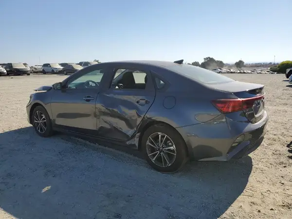 3KPF24ADXRE784317 2024 KIA FORTE - Image 2