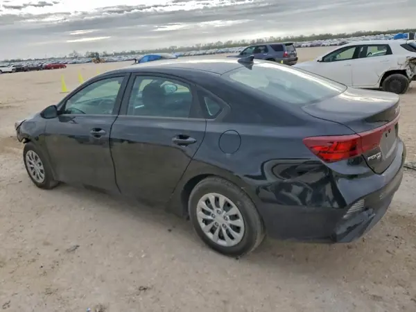 3KPF24ADXRE786732 2024 KIA FORTE - Image 2