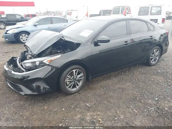 3KPF24ADXRE788058 2024 KIA FORTE - Image 2