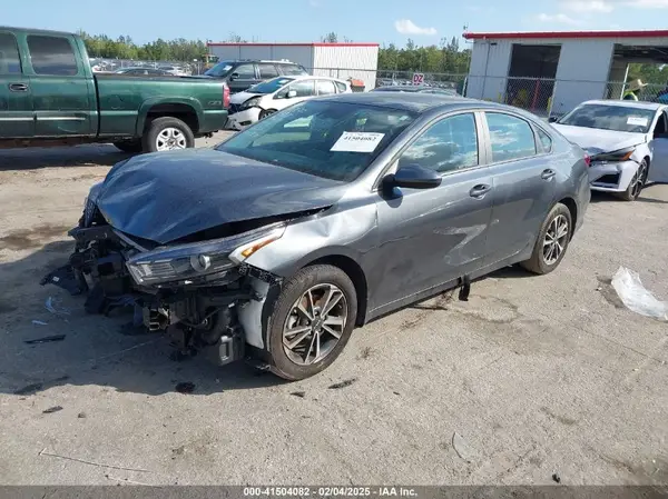 3KPF24ADXRE788593 2024 KIA FORTE - Image 2