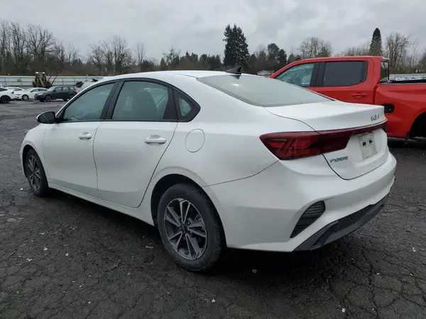 3KPF24ADXRE791767 2024 KIA FORTE - Image 2