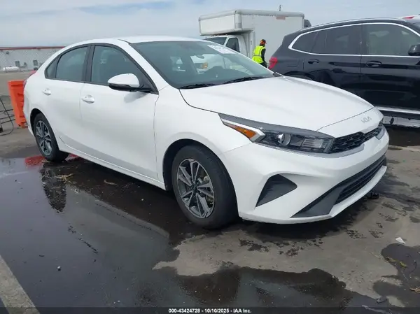 3KPF24ADXRE793602 2024 KIA FORTE - Image 1