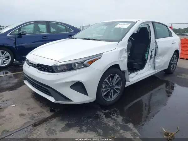 3KPF24ADXRE793602 2024 KIA FORTE - Image 2