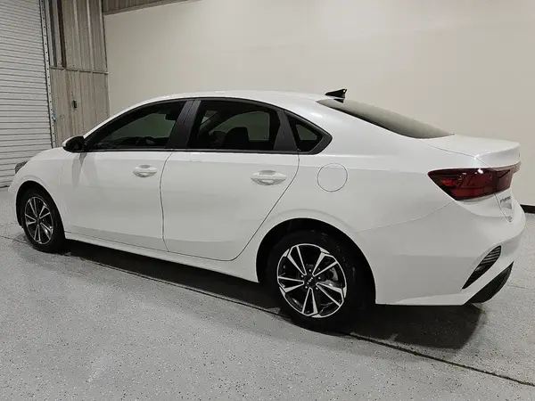 3KPF24ADXRE794572 2024 KIA FORTE - Image 2