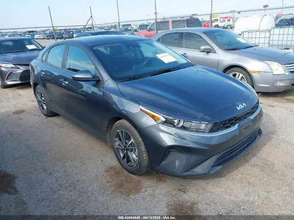 3KPF24ADXRE795978 2024 KIA FORTE - Image 1