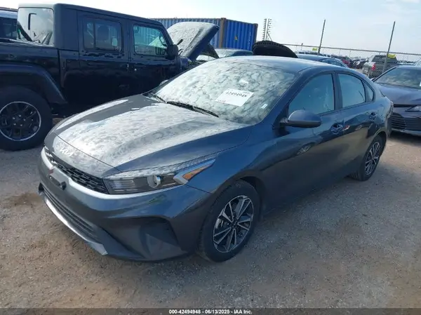 3KPF24ADXRE795978 2024 KIA FORTE - Image 2