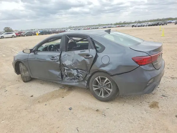 3KPF24ADXRE799089 2024 KIA FORTE - Image 2
