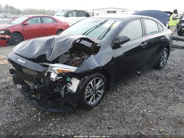 3KPF24ADXRE805683 2024 KIA FORTE - Image 2