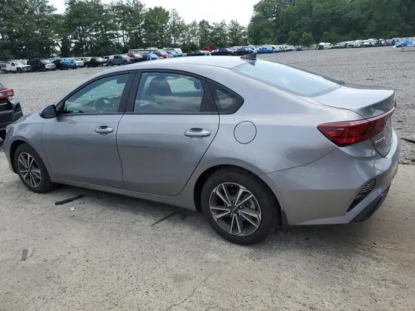 3KPF24ADXRE805893 2024 KIA FORTE - Image 2