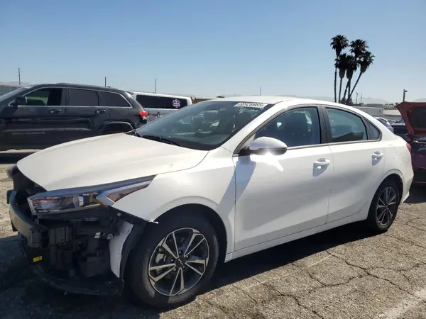 3KPF24ADXRE810933 2024 KIA FORTE - Image 1