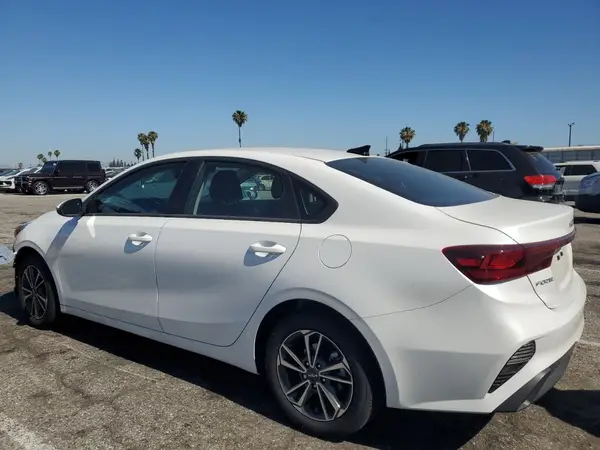 3KPF24ADXRE810933 2024 KIA FORTE - Image 2