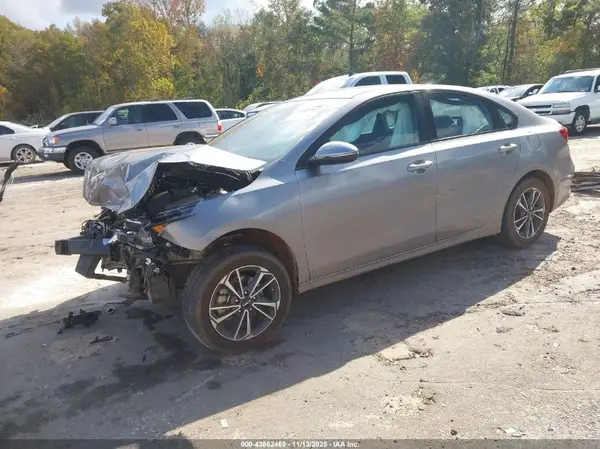 3KPF24ADXRE811421 2024 KIA FORTE - Image 2
