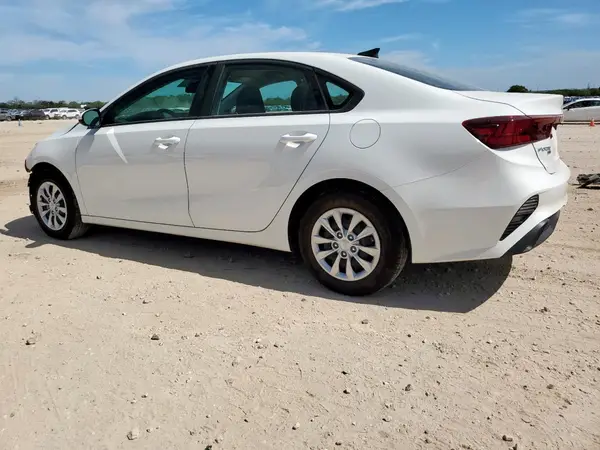 3KPF24ADXRE814948 2024 KIA FORTE - Image 2