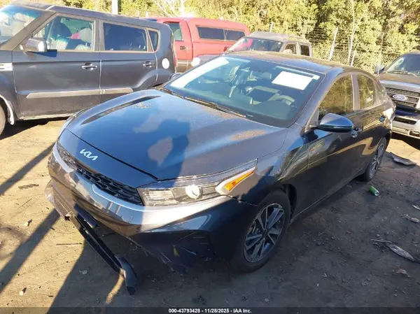 3KPF24ADXRE816912 2024 KIA FORTE - Image 2