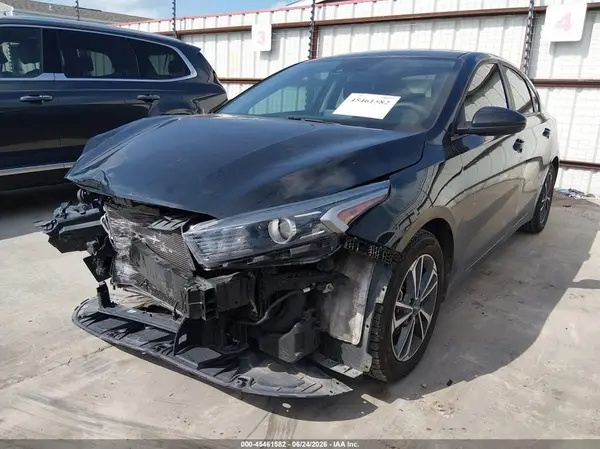 3KPF24ADXRE817364 2024 KIA FORTE - Image 2